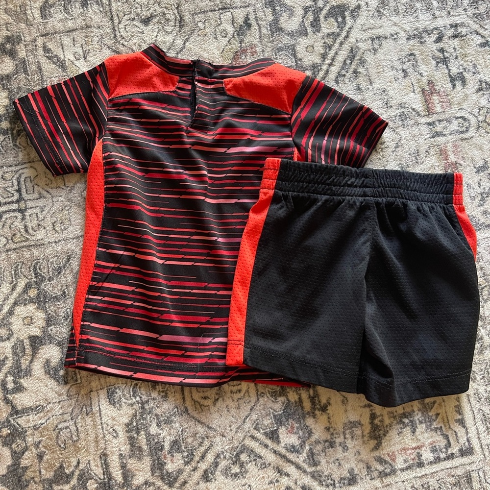 18M Nike Set - Picture 2 of 2
